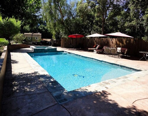 Woodland Hills Cottage
