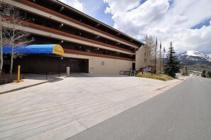 Exterior - Amazing Mountain & Lakefront Views- Special!  1 FREE nite w/ 7 nite booking (Dillon)