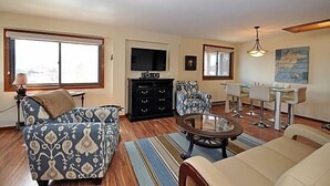 Living area - Amazing Mountain & Lakefront Views- Special!  1 FREE nite w/ 7 nite booking (Dillon)