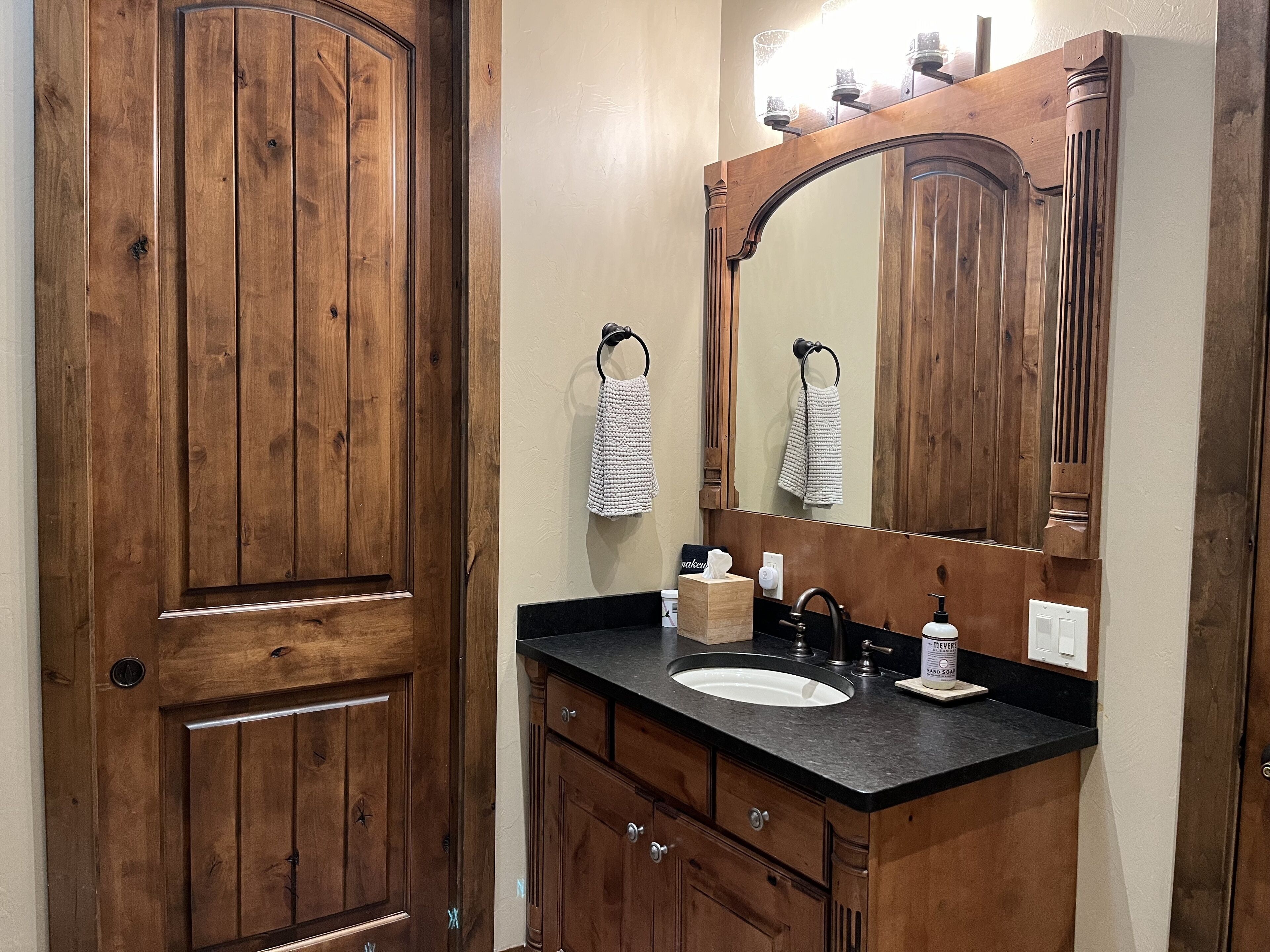 Bathroom vanity