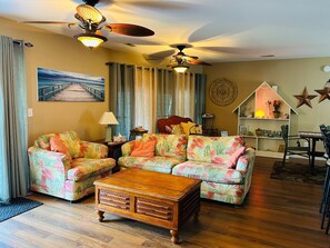 Flatskjerm-TV og DVD-spiller