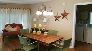 Dining - 2004 Lark 3 bedroom, 2 1/2 bath home. (Surfside Beach)