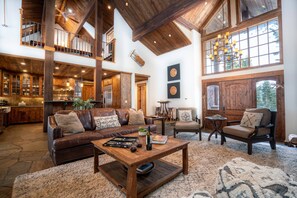 TV connectée, cheminée, baby-foot, table de tennis de table