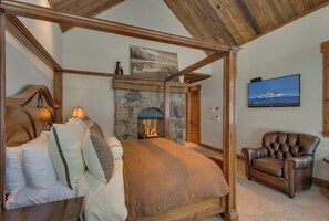 5 bedrooms, iron/ironing board, travel cot, WiFi - Luxury Northstar Lodge (Truckee)