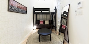 Standard Room | Free WiFi - Trip Pod Takasago B (Fukuoka)