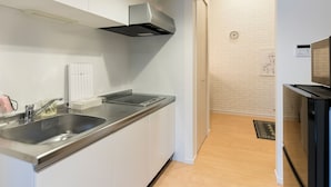 Kamar Standar | Dapur pribadi | Lemari es, microwave, kompor, dan ketel listrik