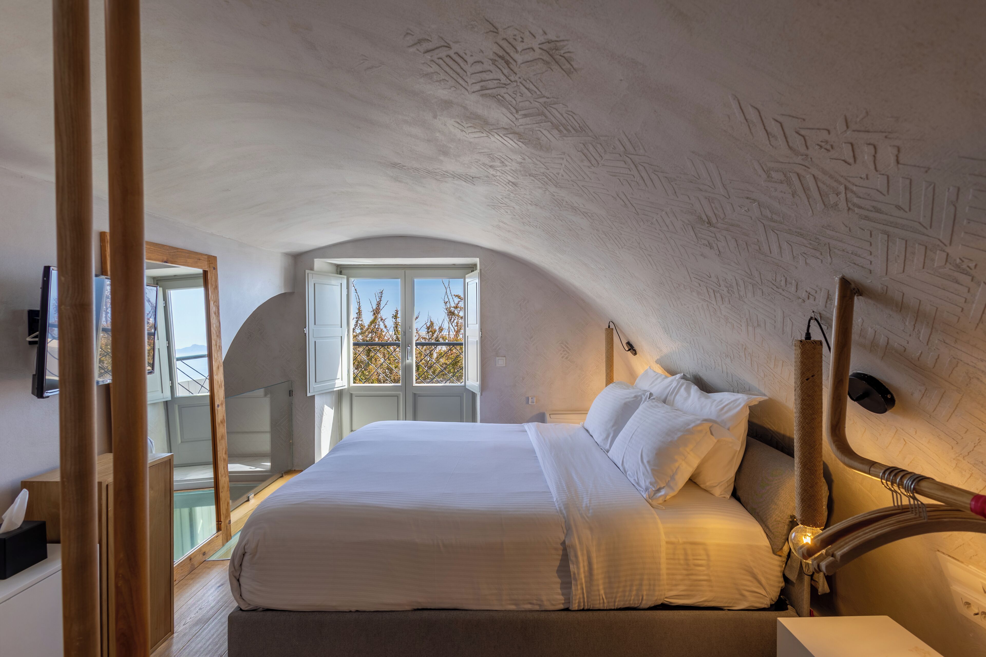 1 bedroom, in-room safe, blackout curtains, soundproofing