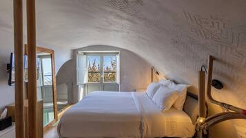 1 bedroom, in-room safe, blackout curtains, soundproofing