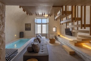 Flat-screen TV - Santorini Soul Villas (Santorini)