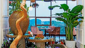 Breakfast, lunch and dinner served