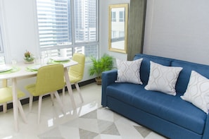 City Duplex, 1 Bedroom, City View | Private kitchen | Fridge, microwave, stovetop, coffee/tea maker