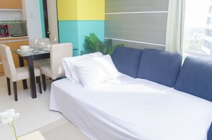 Exclusive Duplex, 2 Bedrooms, 2 Bathrooms, City View - Indigo BGC @ Fort Victoria (Taguig)