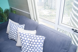 Exclusive Duplex, 2 Bedrooms, 2 Bathrooms, City View | Living room | Smart TV, Netflix