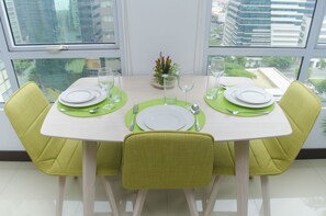 City Duplex, 1 Bedroom, City View | In-room dining - Indigo BGC @ Fort Victoria (Taguig)