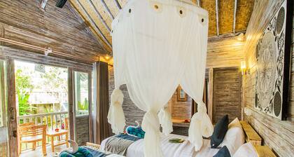 The Syron Huts Lembongan