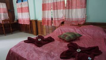 Three Bedrooms - Shared Bungalow | Wi-fi (inkludert)