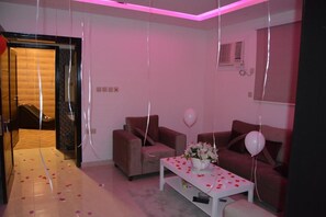 Suite, Jetted Tub | Living area | 50-inch LED TV with satellite channels, TV - Waqt Alfakhamah Aparthotel (Tabuk)