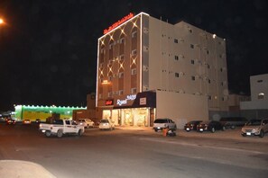 Fassade der Unterkunft – Abend/Nacht