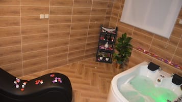 Suite, Jetted Tub | Jetted tub