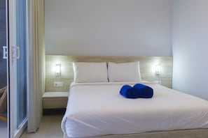 Premium bedding, in-room safe, desk, soundproofing - Kubu Kutus Homestay (Munggu)