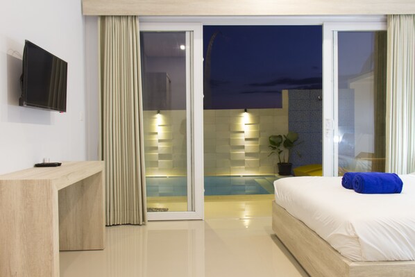 Quarto luxo, vista para a piscina | Vista do quarto