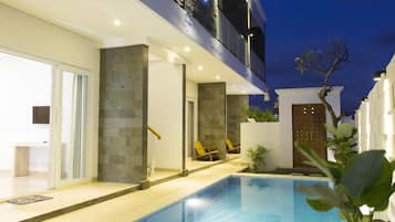 Outdoor pool, pool loungers
