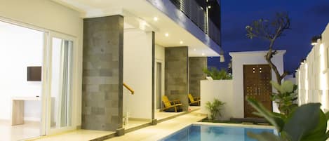 Outdoor pool, sun loungers