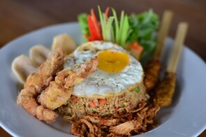 Café da manhã feito na hora todos os dias (IDR 60000.00 por pessoa)