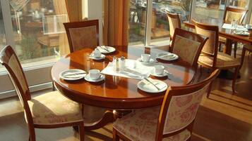 Free daily buffet breakfast