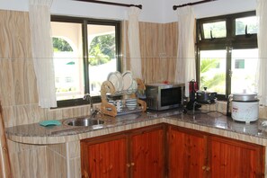 Studio (Interconnect) | Private kitchen | Full-sized fridge, microwave, oven, stovetop