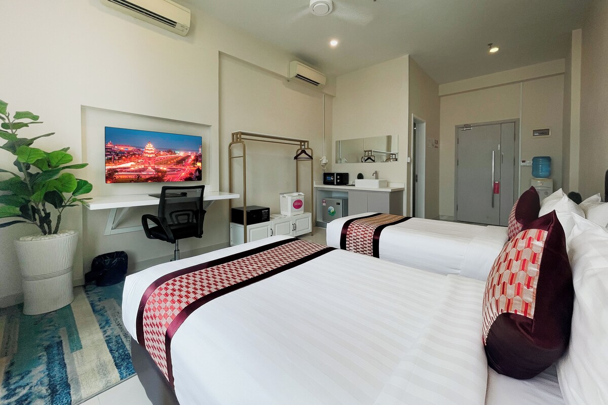 Superior Twin Room, City View | In-room safe, desk, blackout drapes, soundproofing