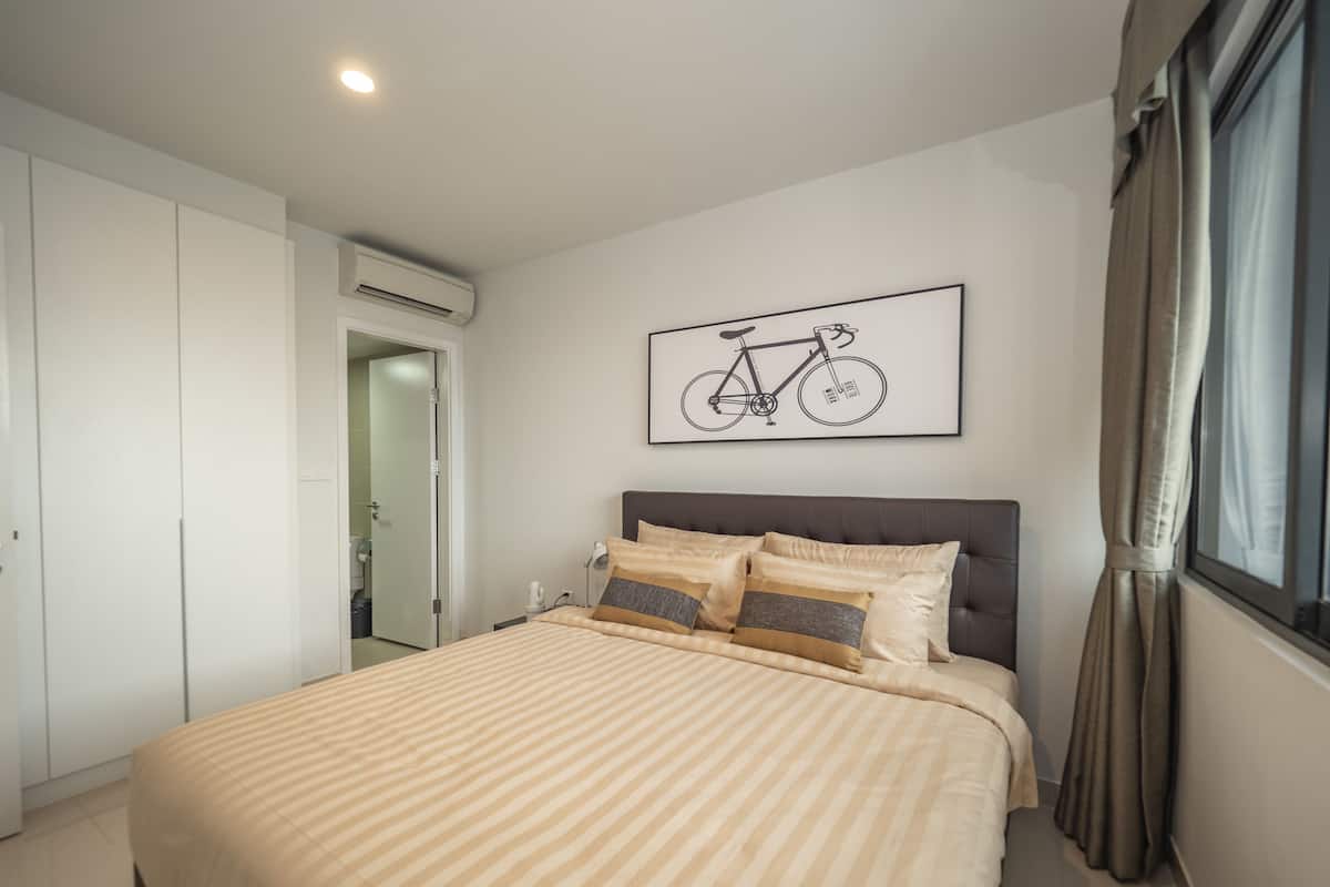 1 bedroom, in-room safe, desk, blackout curtains