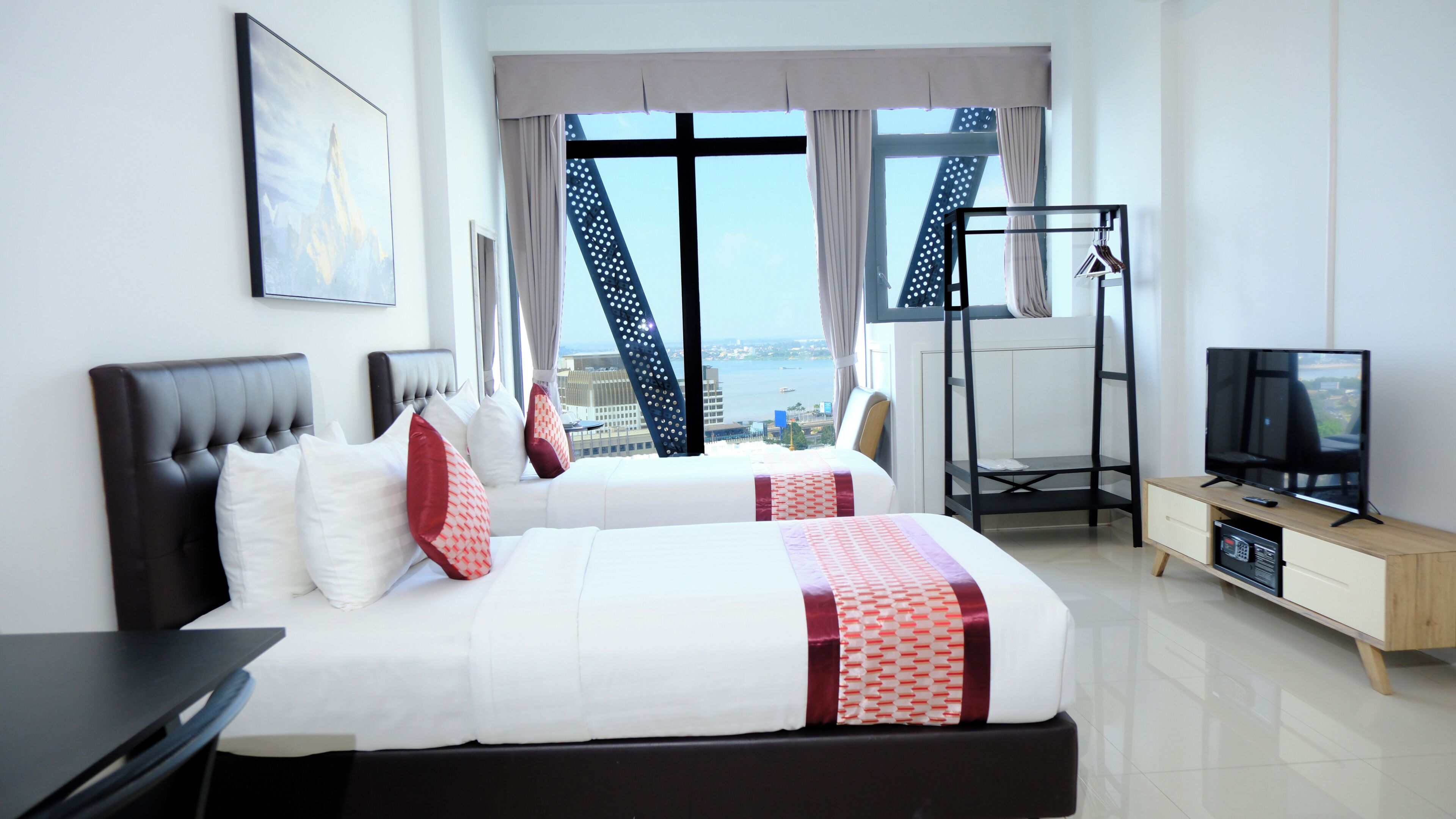 Caja de seguridad en la habitación, escritorio y cortinas blackout 