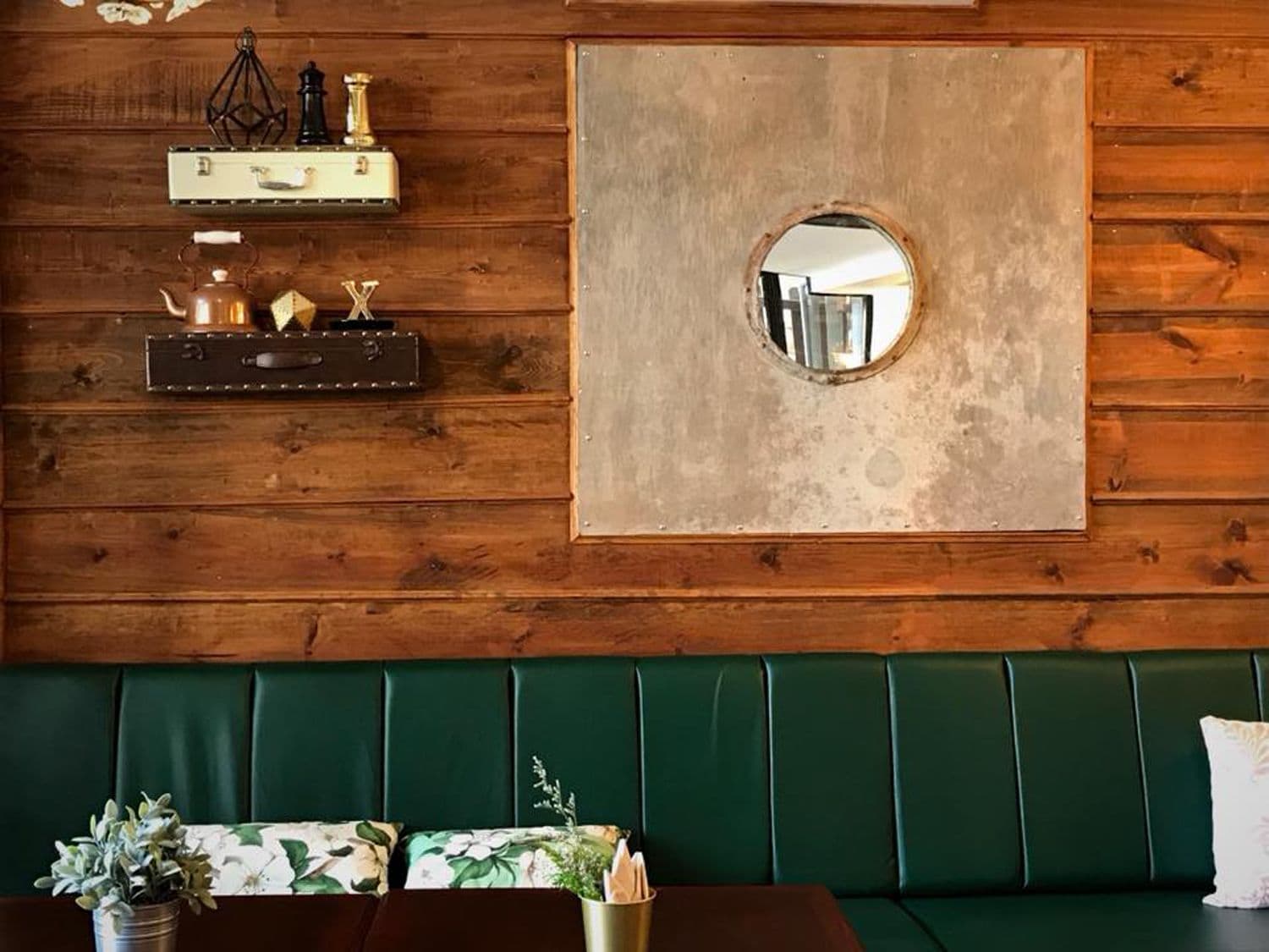 breakfast, lunch, dinner served; international cuisine