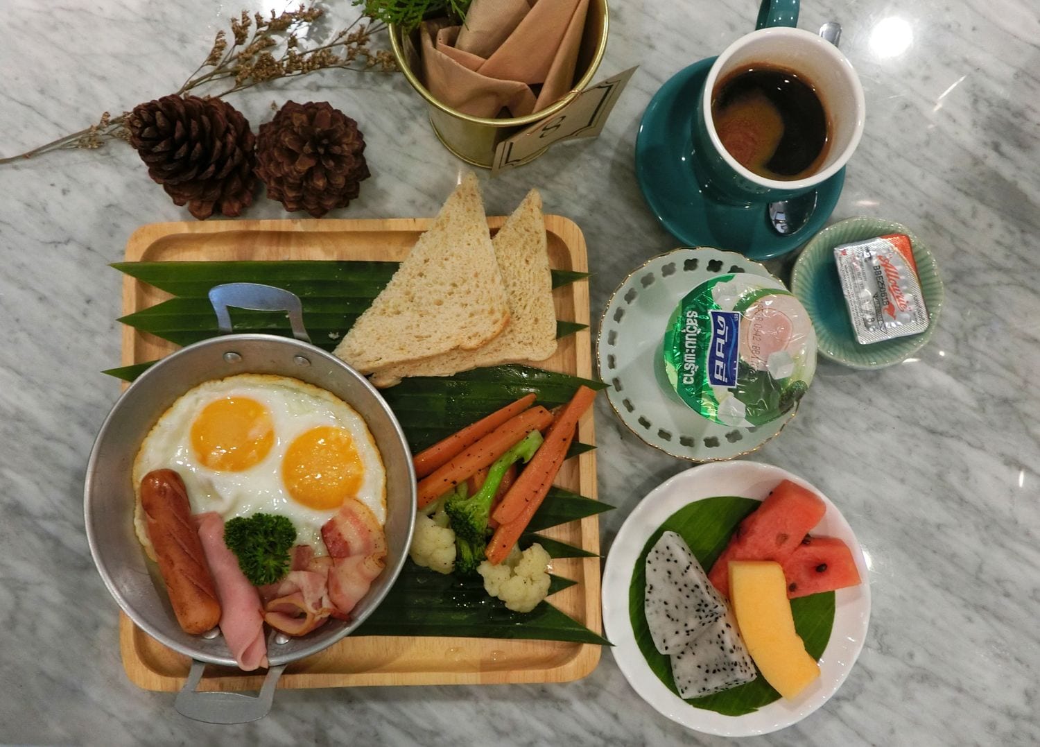 free daily cooked-to-order breakfast