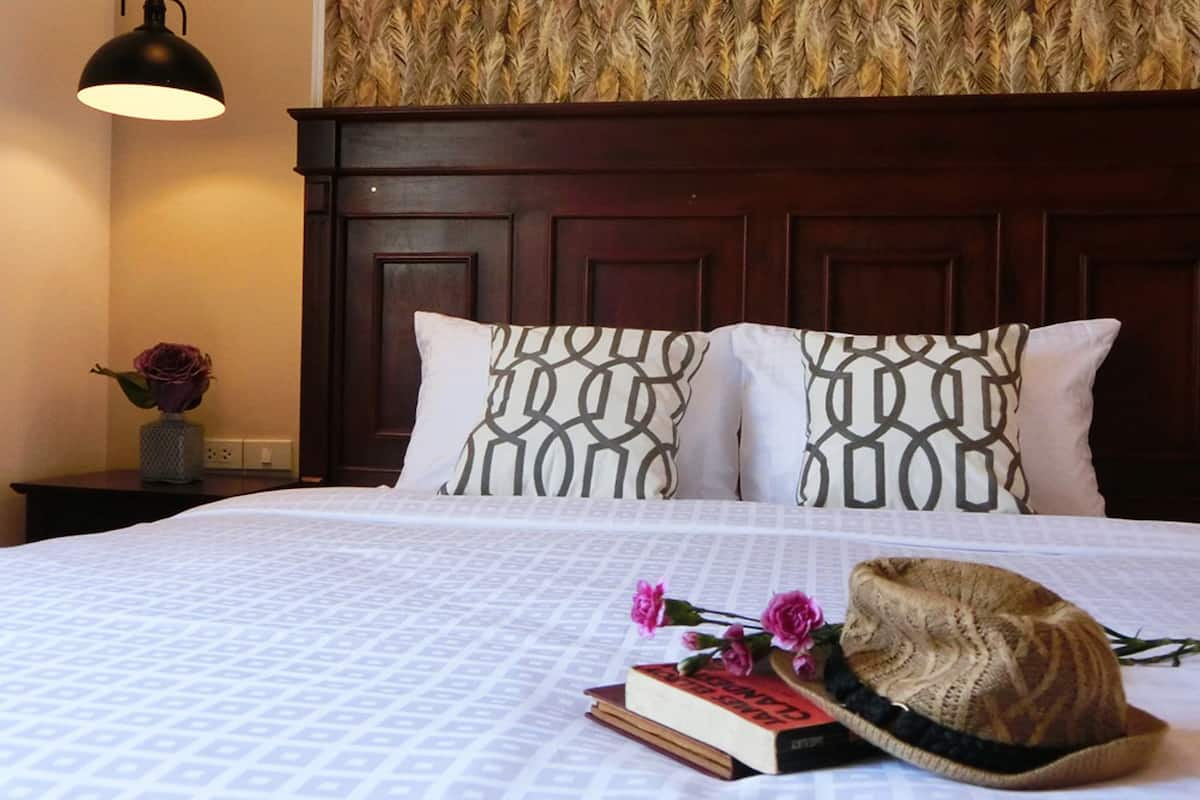 deluxe king room | in-room safe, desk, blackout curtains, iron/ironing board