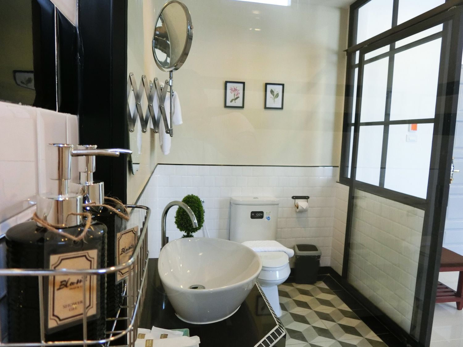 junior suite  | bathroom | shower, free toiletries, slippers, towels