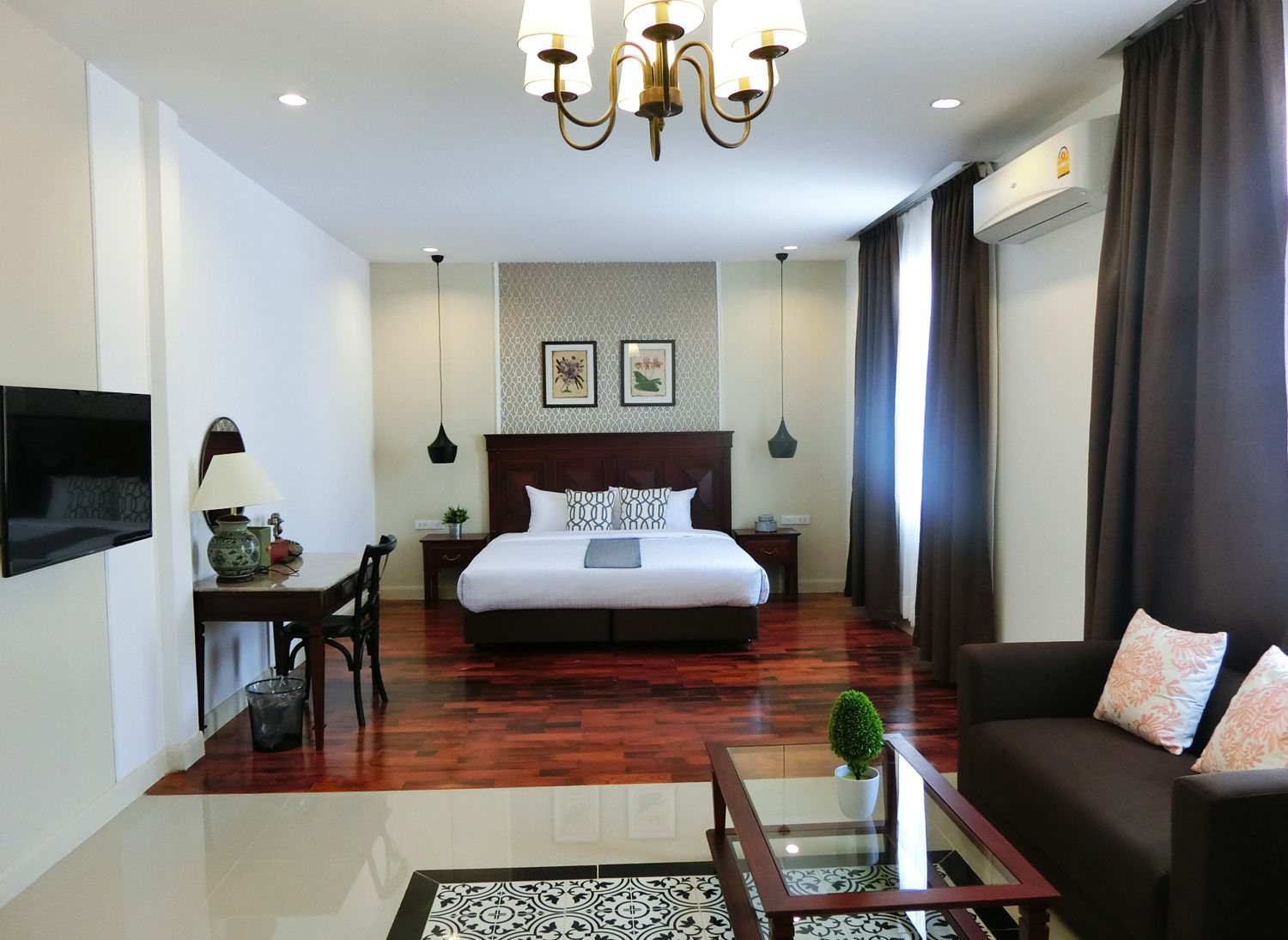 Junior Suite  | In-room safe, desk, blackout curtains, iron/ironing board