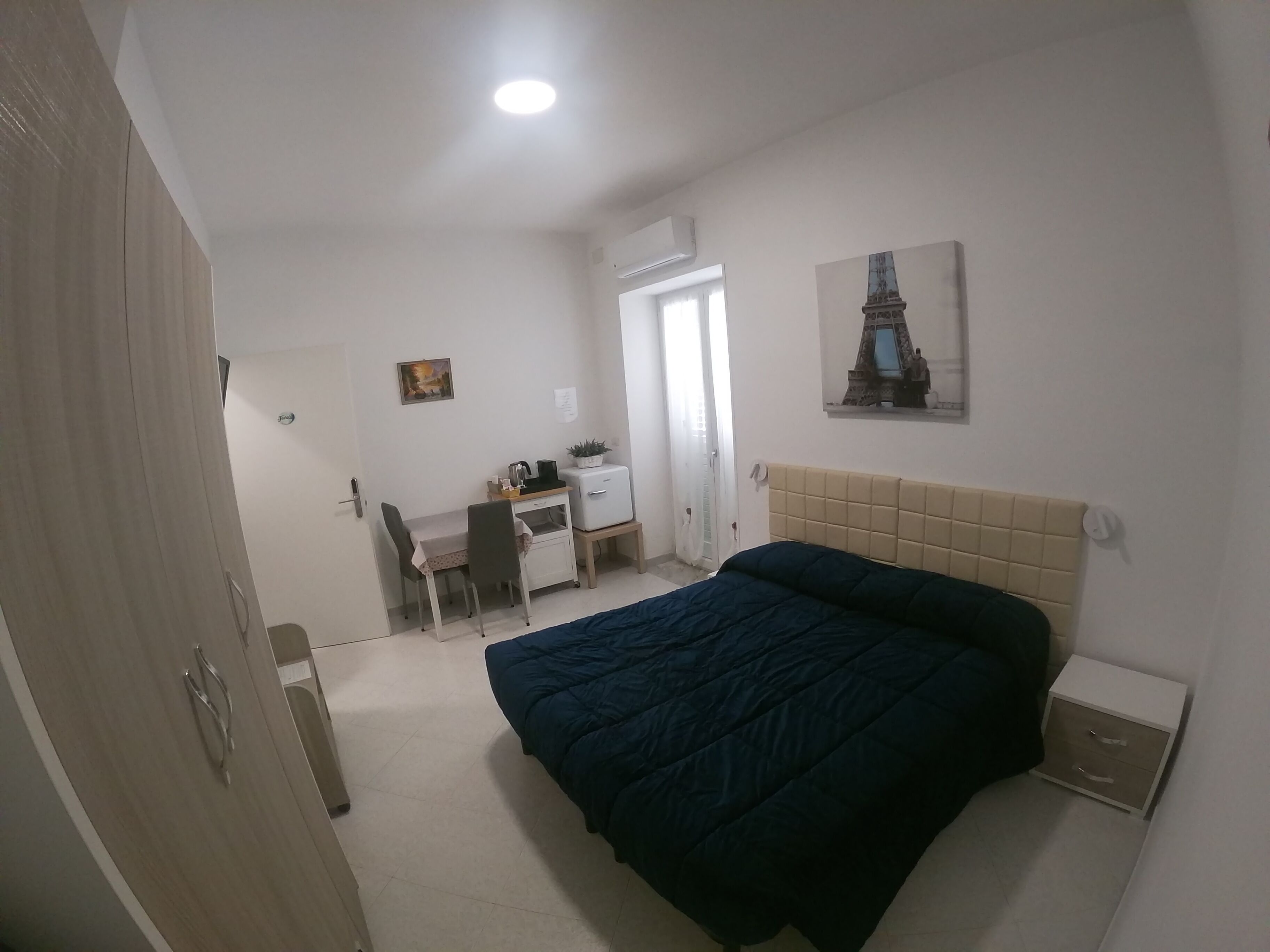 Literie de qualité supérieure, surmatelas, Wi-Fi gratuit, draps fournis