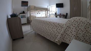 Familieværelse til 4 personer | Premium-sengetøj, senge med topmadrasser, gratis Wi-Fi, sengetøj