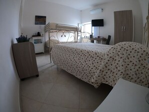 Family Quadruple Room | Premium bedding, pillowtop beds, free WiFi, bed sheets - Ostello Villafranca (Pignola)
