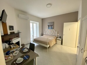 Deluxe Double Room | Premium bedding, pillowtop beds, free WiFi, bed sheets