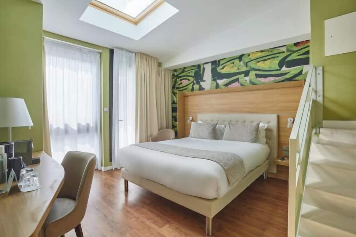 1 bedroom, premium bedding, minibar, in-room safe
