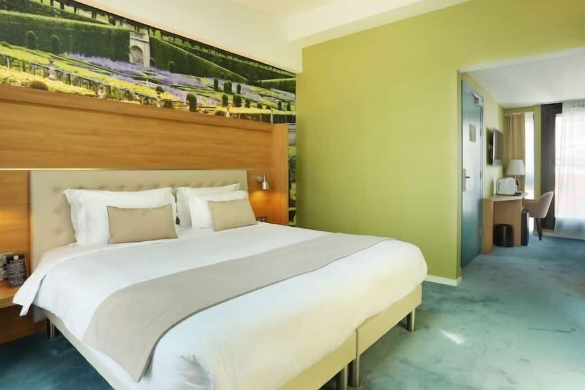 1 bedroom, premium bedding, minibar, in-room safe