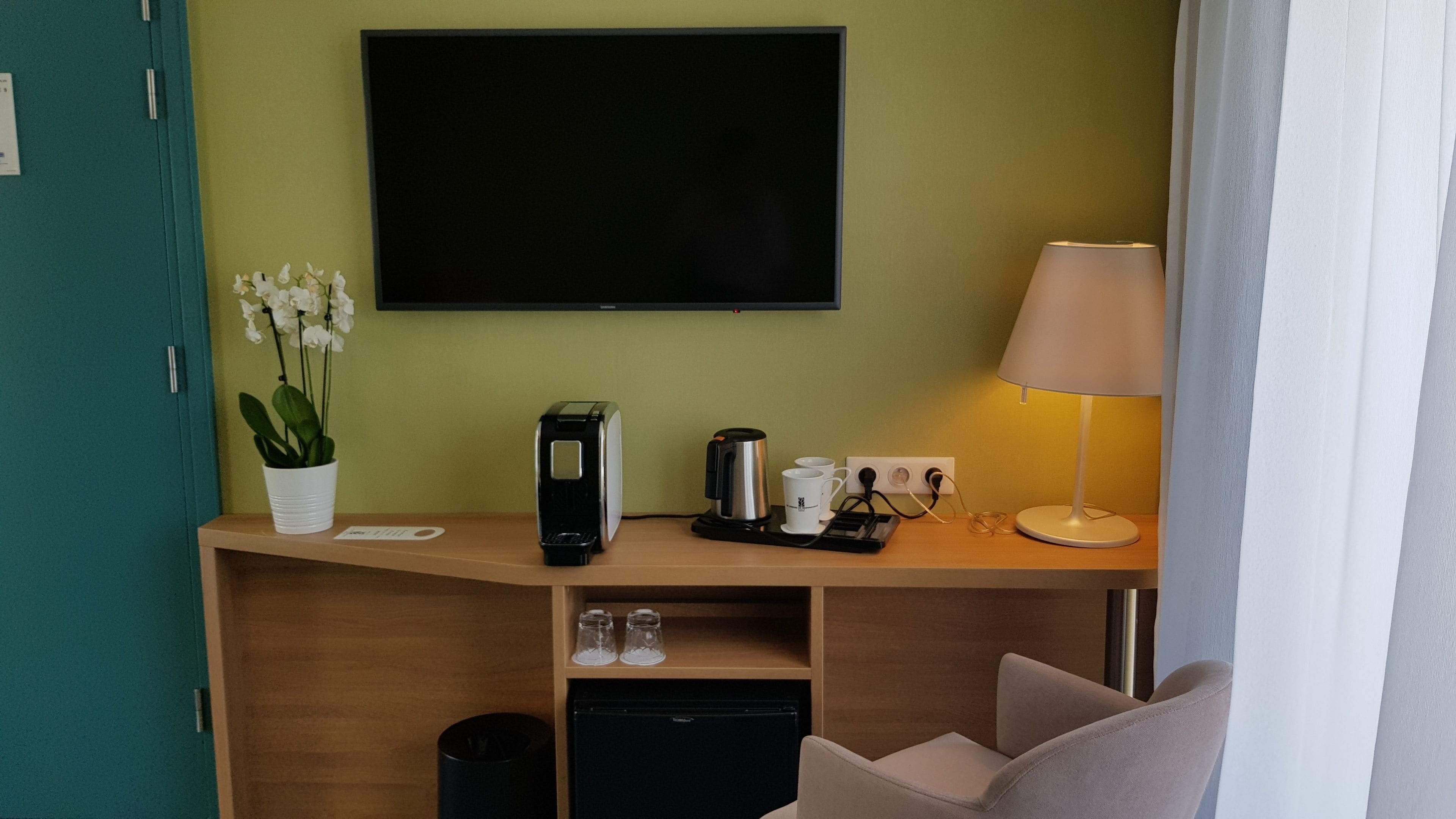 eiffel tower suite | room amenity