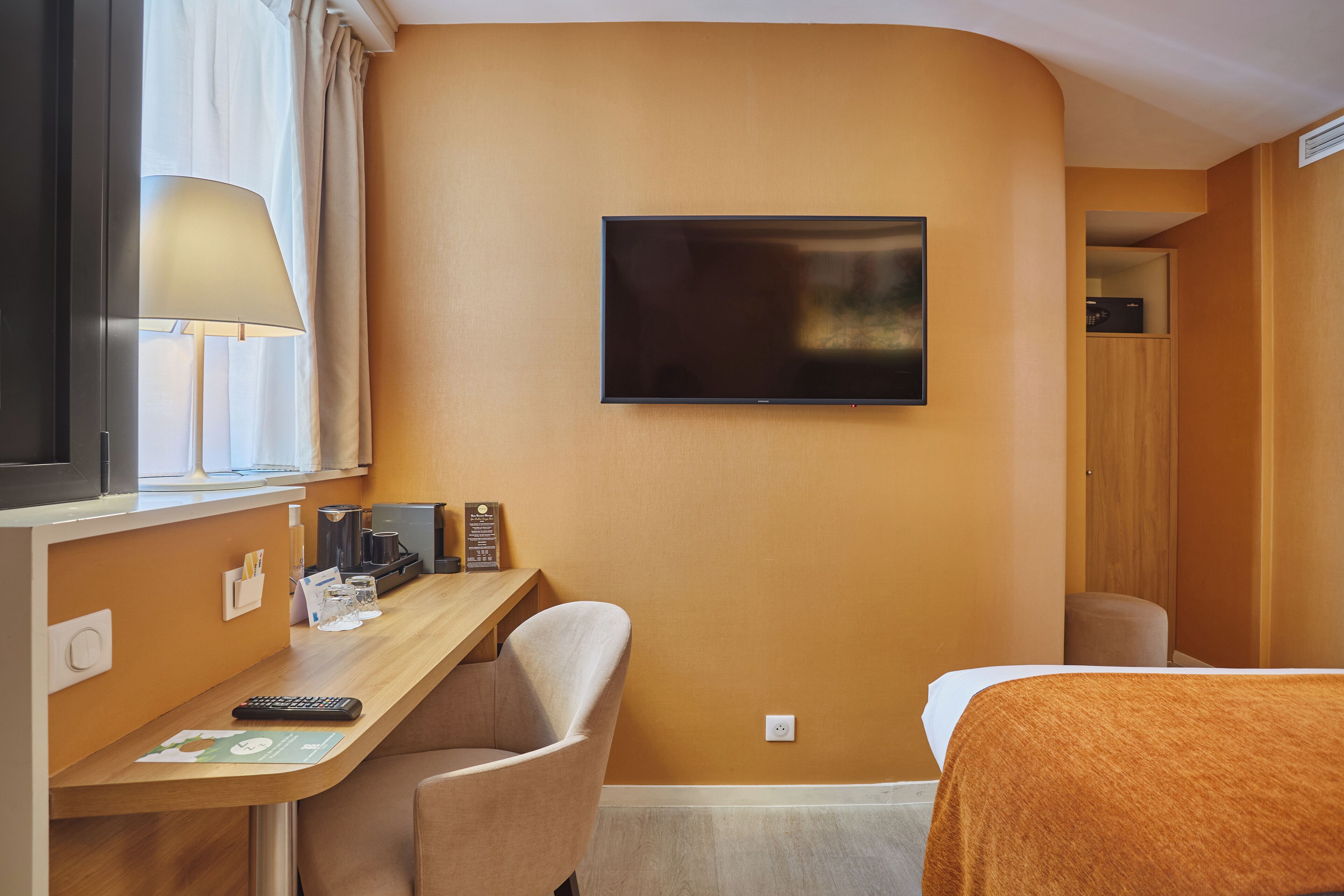 small double room | 1 bedroom, premium bedding, minibar, in-room safe
