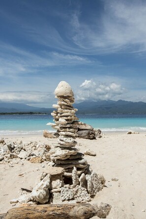 Beach nearby - maoMeno (Gili Meno)