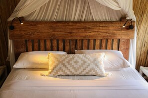 Bungalow, Terrace | Desk, rollaway beds, bed sheets - maoMeno (Gili Meno)