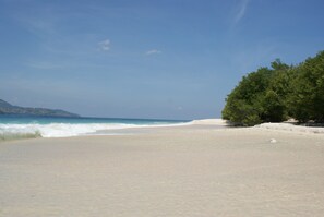 Beach nearby - maoMeno (Gili Meno)