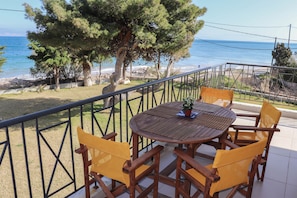 Superior-Apartment, 3 Schlafzimmer, Balkon, Meerblick | Terrasse/Patio